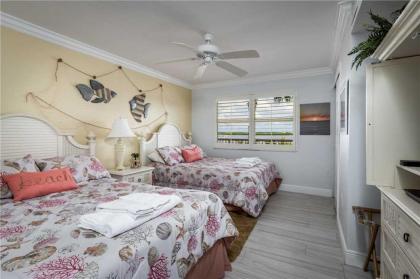 Estero Island Beach Villas 401 2 Bedrooms Beach Front WiFi Sleeps 6 - image 5